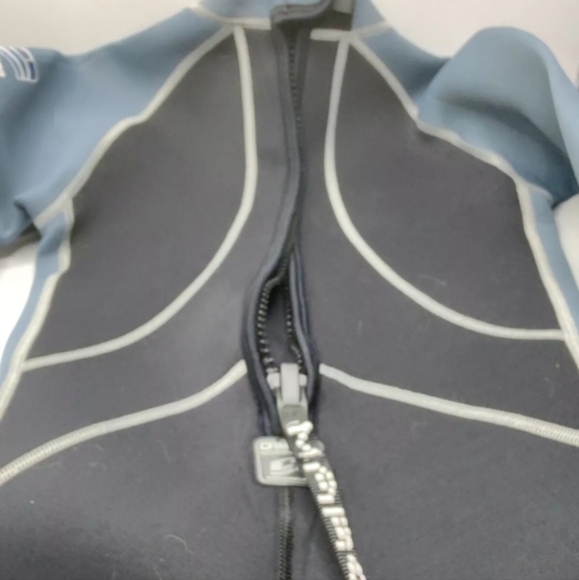 This listing is for this vintage hydro Camaro wet suit, sz. Large - Picture 2 of 12